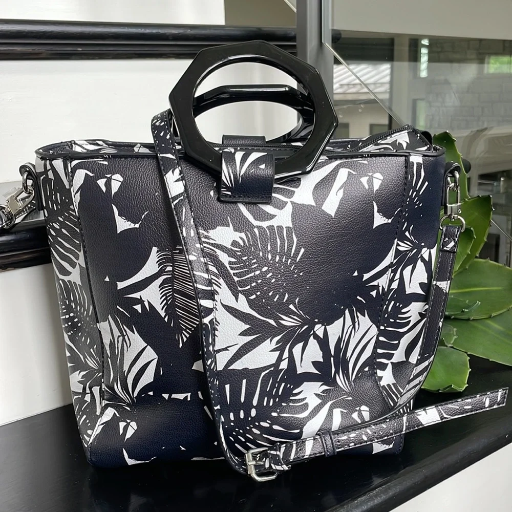 Carlos Santana, black white Crossbody shoulder handbag purse like new tropical - Picture 5 of 11